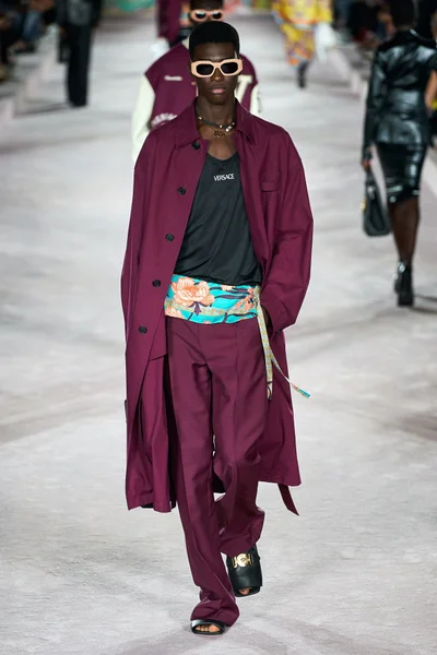 Look 16